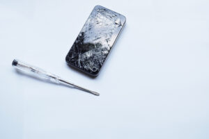 iPhone Screen Repair in Orlando: What You Need to Know Before You Book