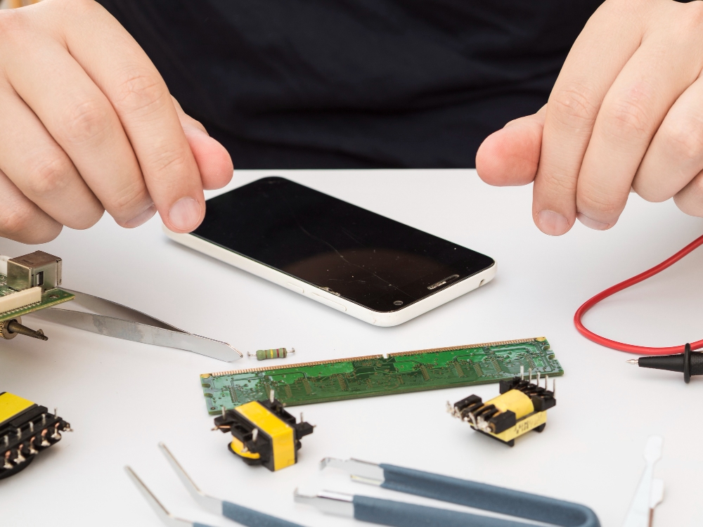 How Phone Repair Stores Can Save You Money in the Long Run