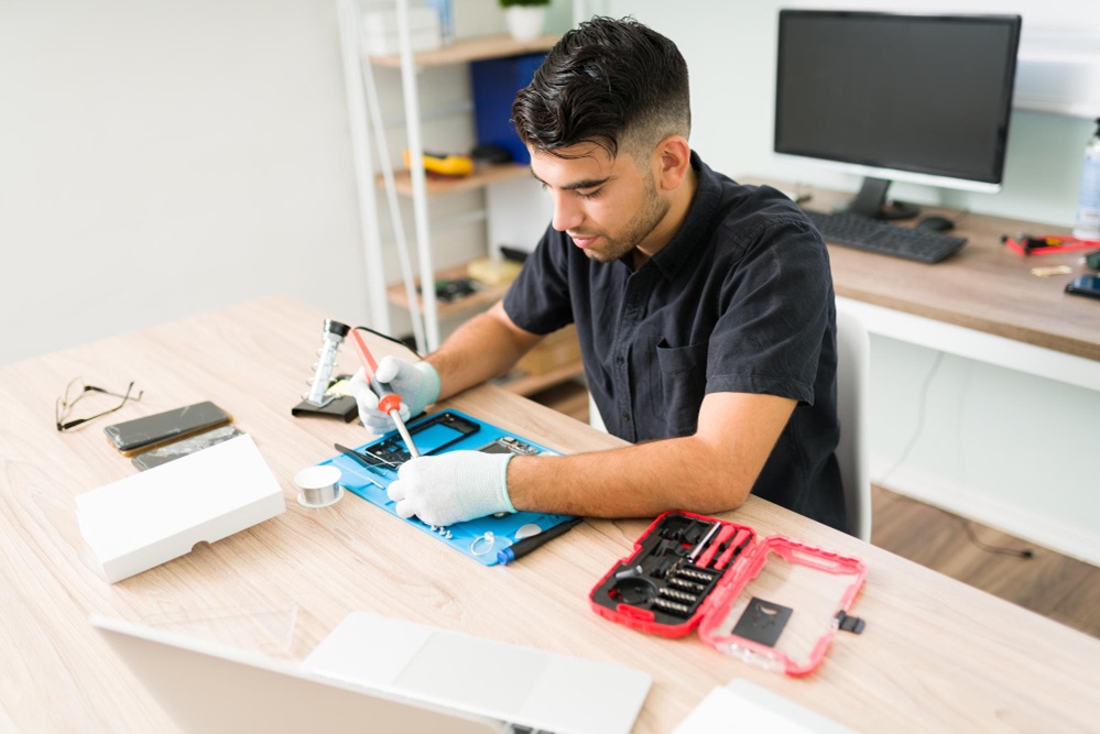 URPhone Store Phone Repair in MetroWest – West Orlando